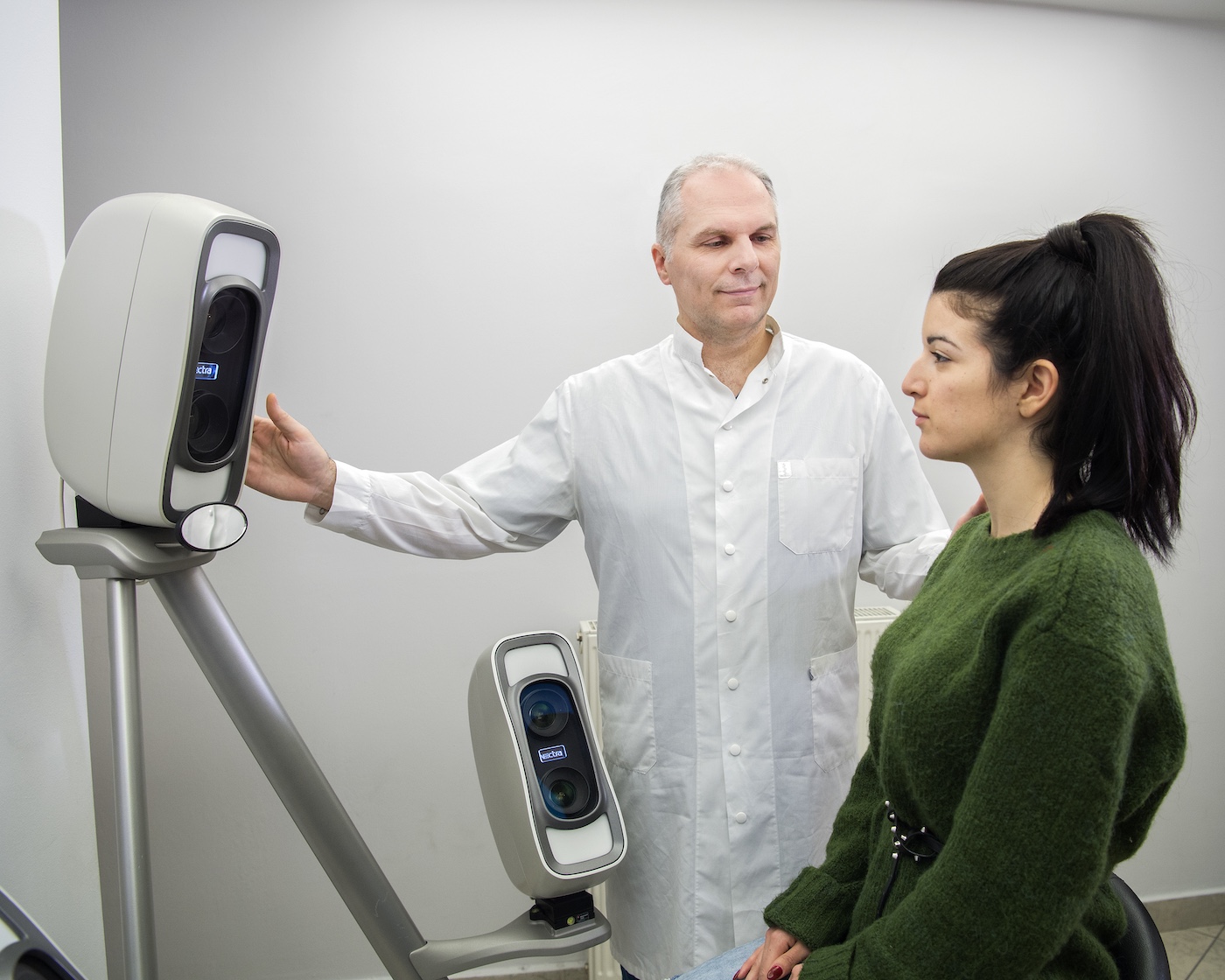 Dr George Mireas using Vectra 3D imaging system rhinoplasty planning ERM EAFPS